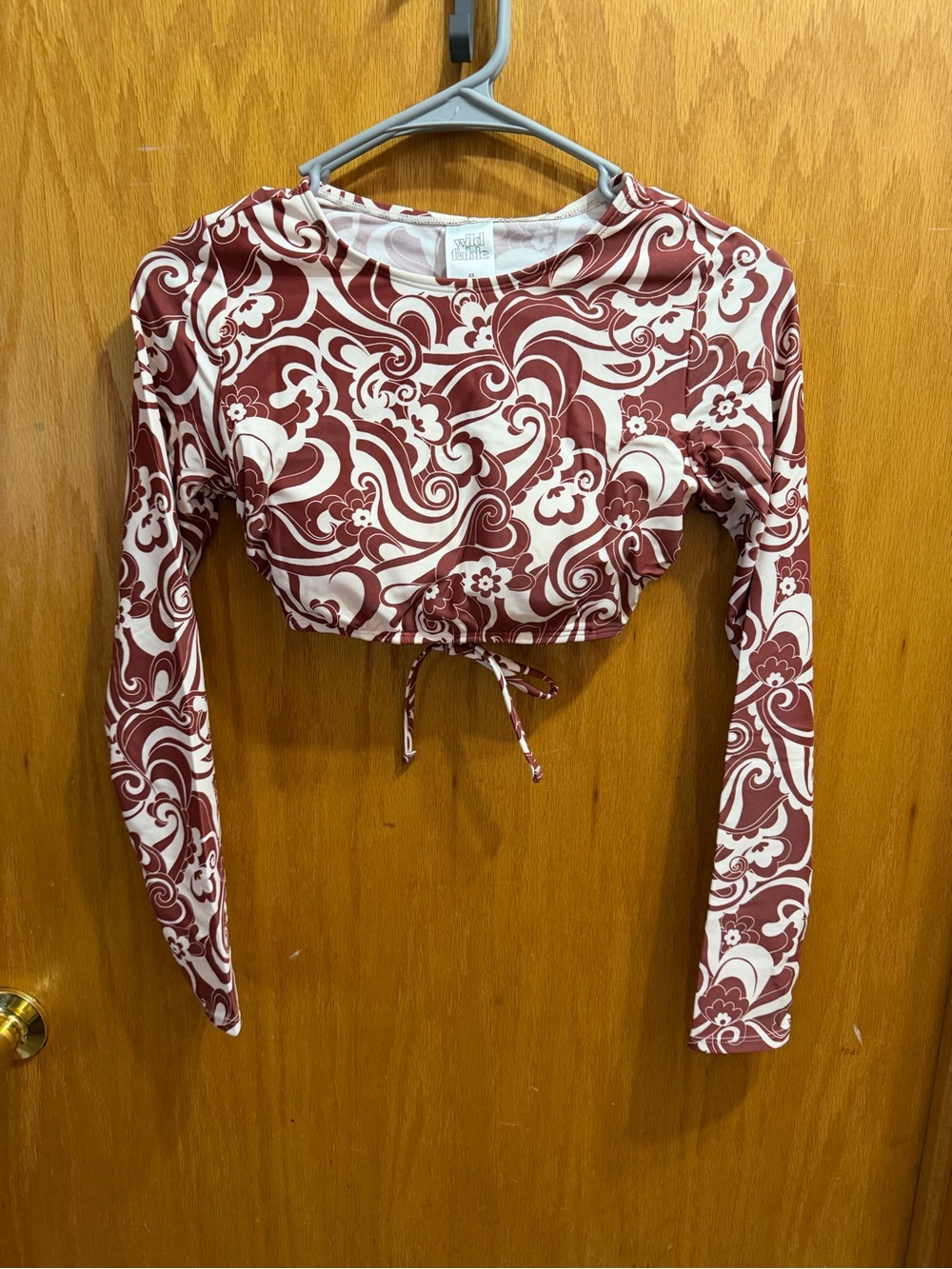 Women’s Maroon & White Floral Crop Long-Sleeve Swim Top
